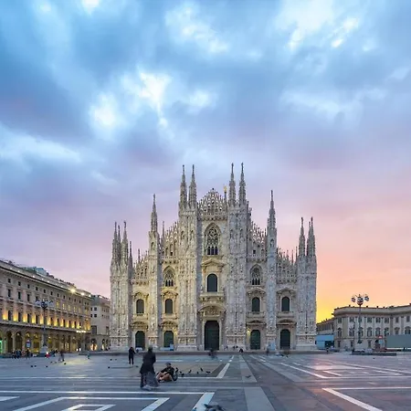 Duomo Wonderful For 6 * Milan