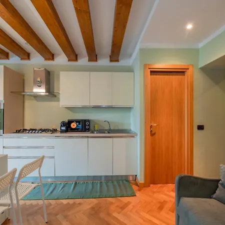 I-host - Trilocale Navigli Con Vista Darsena ميلان