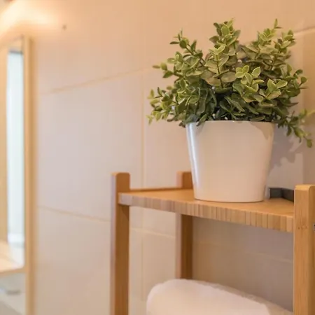 Bright & Cozy 2 Bedroom Flat 50m From M4 Stop * Milan