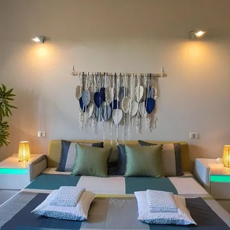 Bright & Cozy 2 Bedroom Flat 50m From M4 Stop *