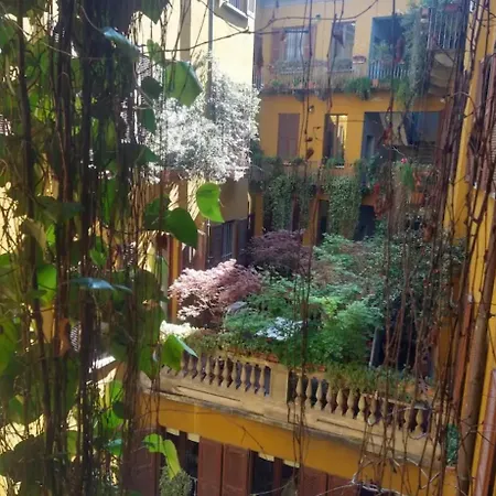 Accogliente Stanza Privata Con Bagno In Zona Duomo, Séjour chez l'habitant Milan