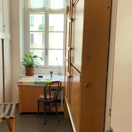 Accogliente Stanza Privata Con Bagno In Zona Duomo, *