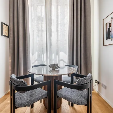 아파트 Intrho Isola Luxury , Modern & Cozy