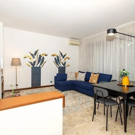 아파트 Spacious Near Bocconi 밀라노