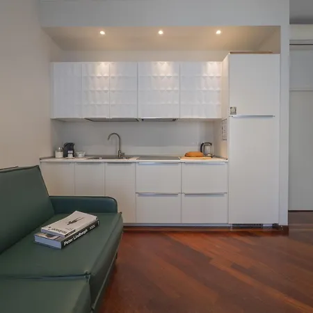 Bright & Chic 1bdr With Shared Rooftop Terrace In San Babila * Mailand