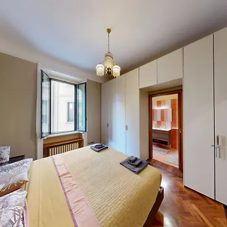 Wonderful Downtown Apartment-hd Netflix, King-size Bed, Two Minutes' Walk From Metro Lejlighed
