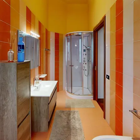 Lejlighed Wonderful Downtown Apartment-hd Netflix, King-size Bed, Two Minutes' Walk From Metro