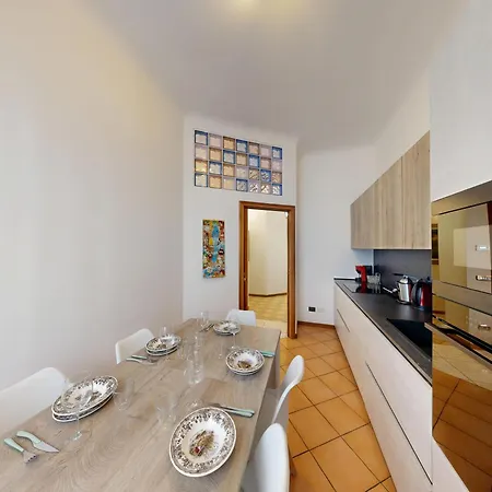 Wonderful Downtown Apartment-hd Netflix, King-size Bed, Two Minutes' Walk From Metro Lejlighed *