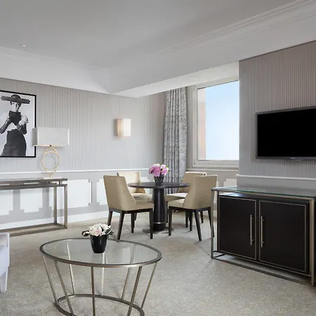 The Westin Palace, 호텔