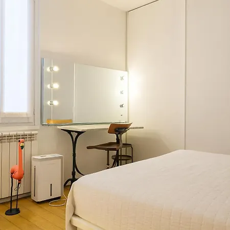 Daire Ticinese 59 Milano