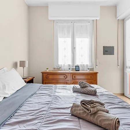 Ap52 - 10 Minutes From Station - *