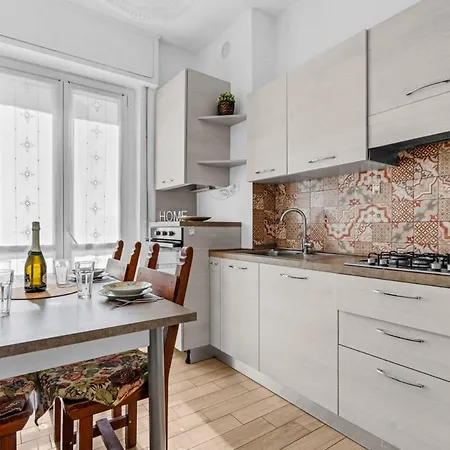 Ap52 - 10 Minutes From Station - *