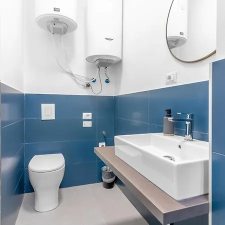 게스트하우스 12 - 5 Min To The Train Station 4*