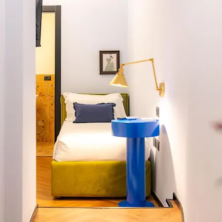 V-collection Solferino ميلان