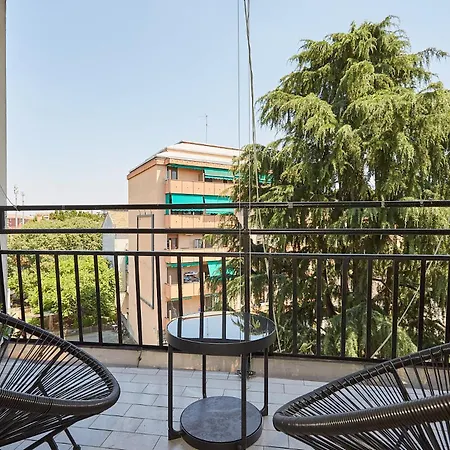 Appartamento Family Friendly & Spacious W Balcony Metro Milano