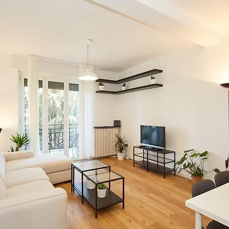Family Friendly & Spacious W Balcony Metro Milano