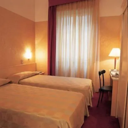 Mokinba Sant'ambroeus ميلان