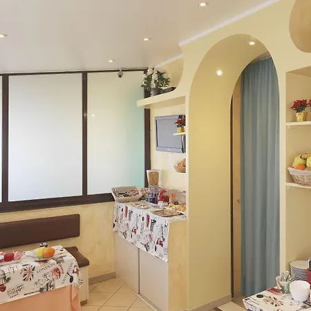 호텔 Arco Romana 3*