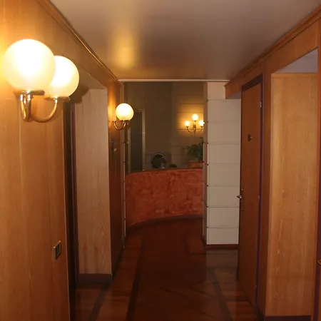 Ξενοδοχείο Albert Hotel 3*