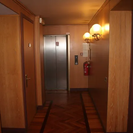 Ξενοδοχείο Albert Hotel 3*