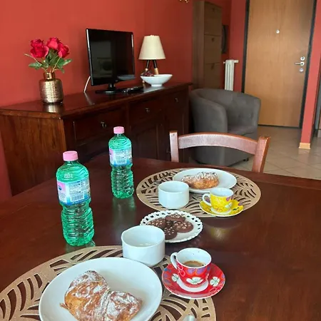 Skyline15-elegant Panoramic Apartment-metro M1- Only 20 Minutes From Cathedral 度假居 *