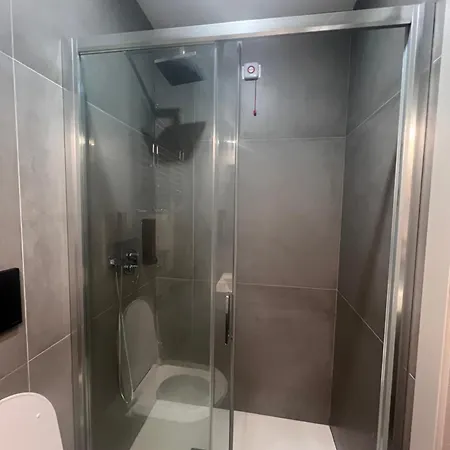 Petrella بيت شباب ميلان