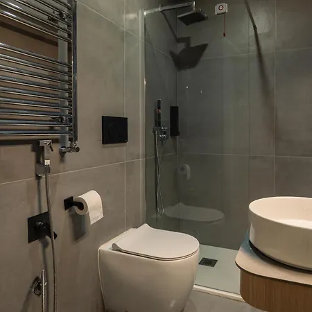 Petrella بيت شباب