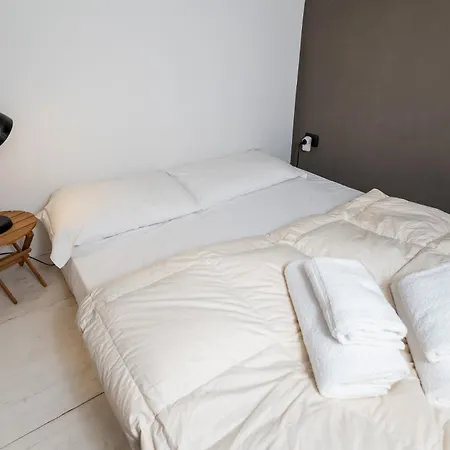 Cozy Near The Arch Of Peace Apartment *