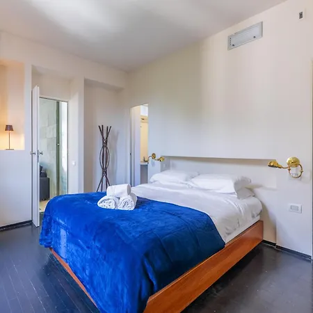 Penthouse Center & Garage Milánó