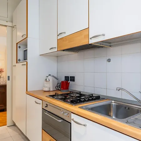 Charming With Balcony & Wi-fi * Milán