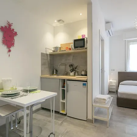 아파트 Joivy Cosy Studios, Easy Access To The Centre Of 밀라노