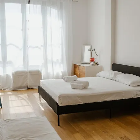 Guesthost - Mecenate Bright Apartment *