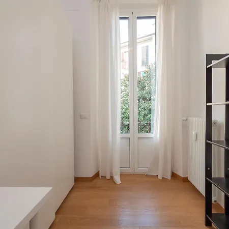 Xenia - 3 In Via Ugo Bassi 23 Апартаменты Милан