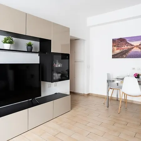 At Davide's House - Near The Metro Appartement