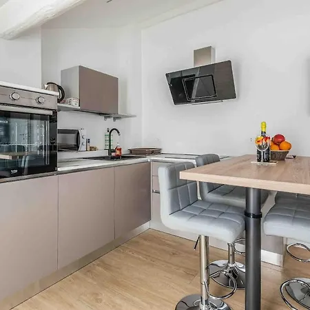 Heated Hydromassage Pool Station1' View Appartement