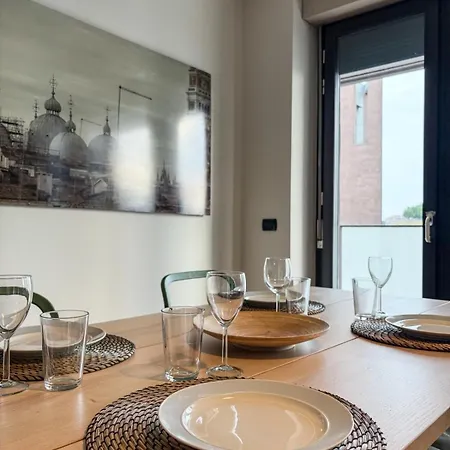 Large With Terrace Appartement Milaan