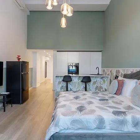 Luxurious Designer - Station Apartment