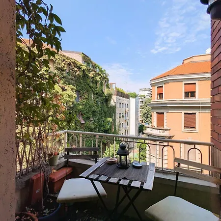 Charming With Balcony - Porta Romana Appartement *