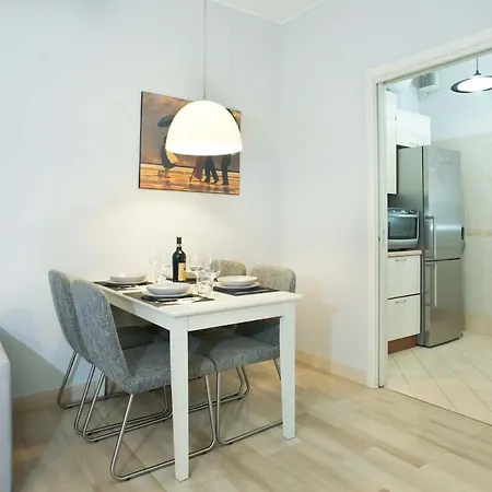 Cozy 5 Posti Letto - 15 Minuti Dal Duomo - Metro M1 A 4 Minuti - Ac - Wifi - Netflix * Milano