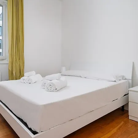 Porta Venezia Smart And Comfy דירה *