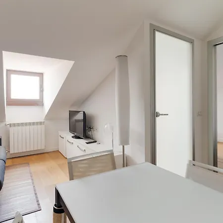 Guesthost - Darsena Bright Lägenhet *