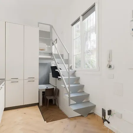 Guesthost - Brera Modern *