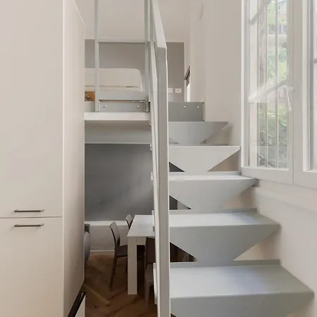 Guesthost - Brera Modern