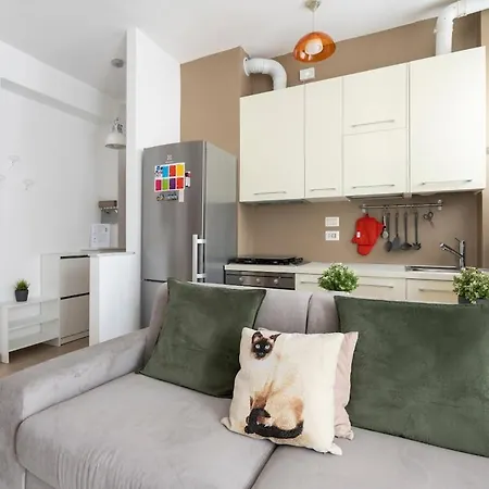 At Davide's House - Near The Metro Appartement