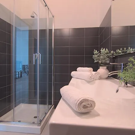 Sparkle - Chic In The