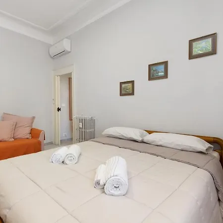 Apartment A Stone's Throw From - Balcony - Ac