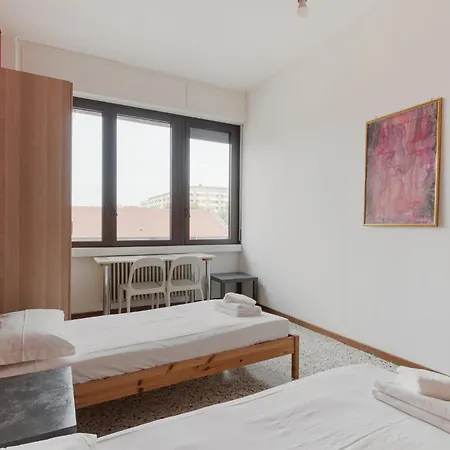 Guesthost - Farini For 6 People *