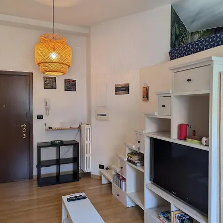 Charming With Balcony - Porta Romana Apartament
