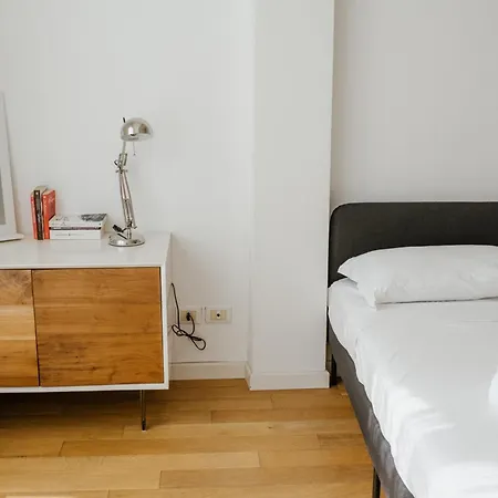 Apartment Guesthost - Mecenate Bright *