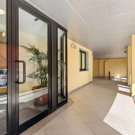 Elegant Retreat With Sunny Terrace & Excellent Metro Links 米兰